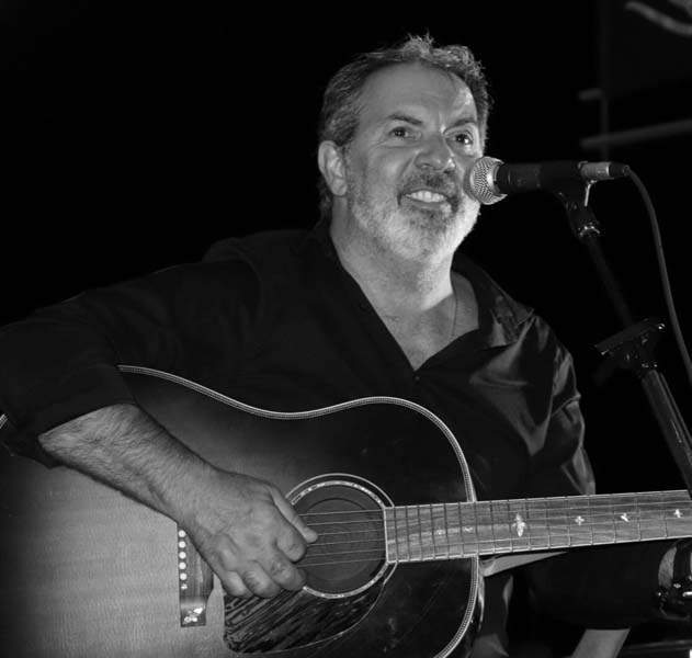 Chanteur guitariste en live Porto-Vecchio