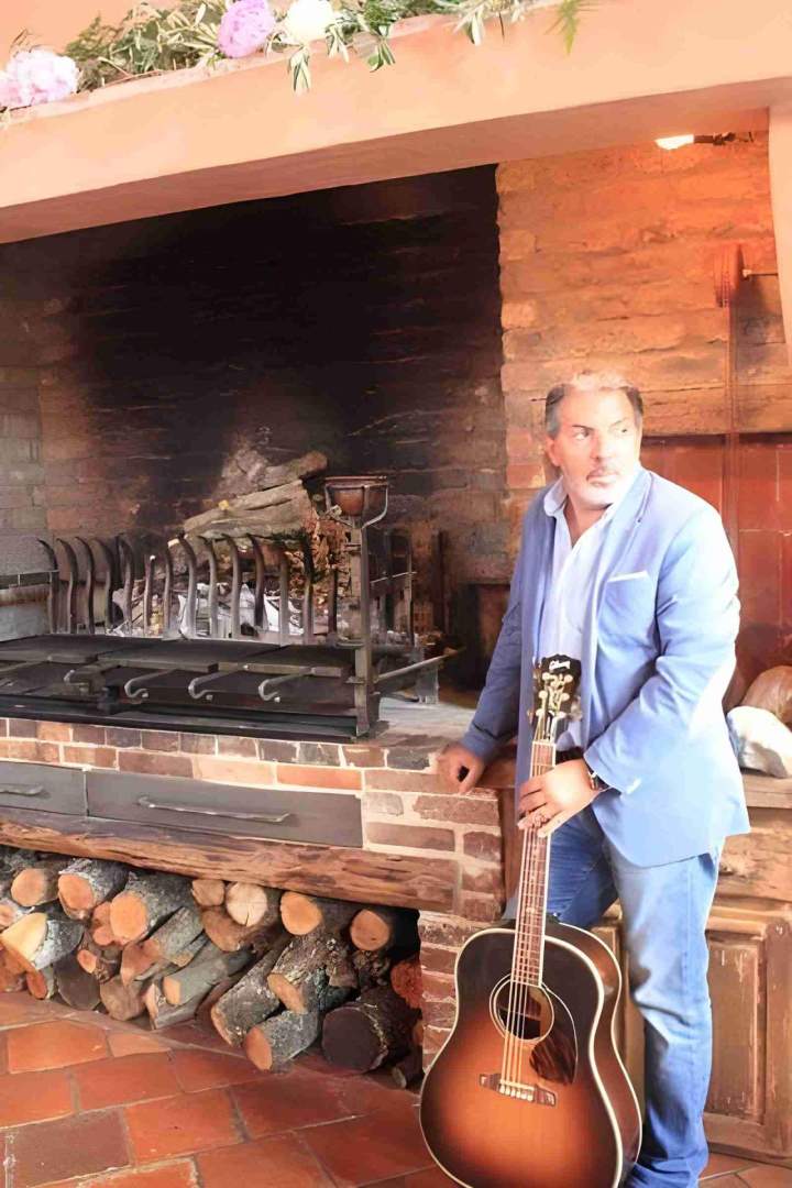 Photo portrait chanteur compositeur Porto-Vecchio