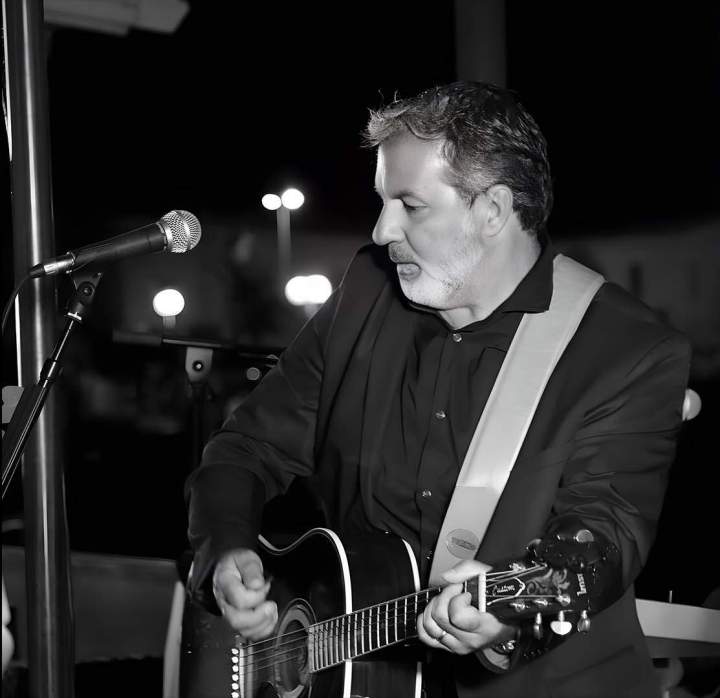 Guitariste et chanteur à Porto-Vecchio